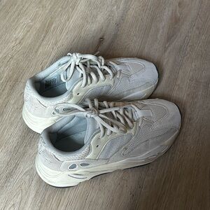 Yeezy Analog size 4.5 kids ( 6W )